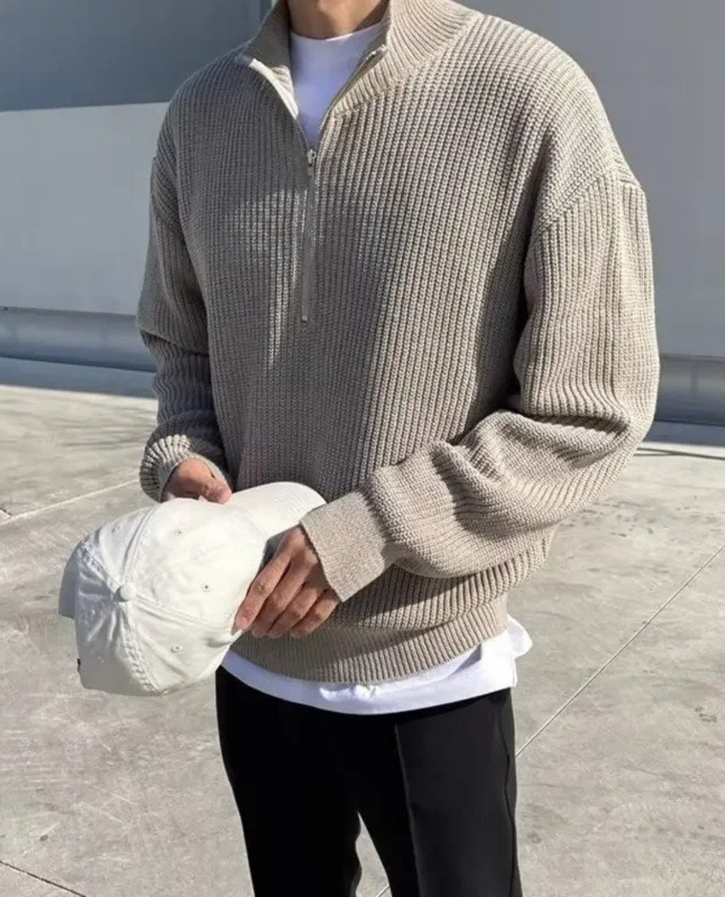 El suéter con cremallera y cuello alto Laruro
