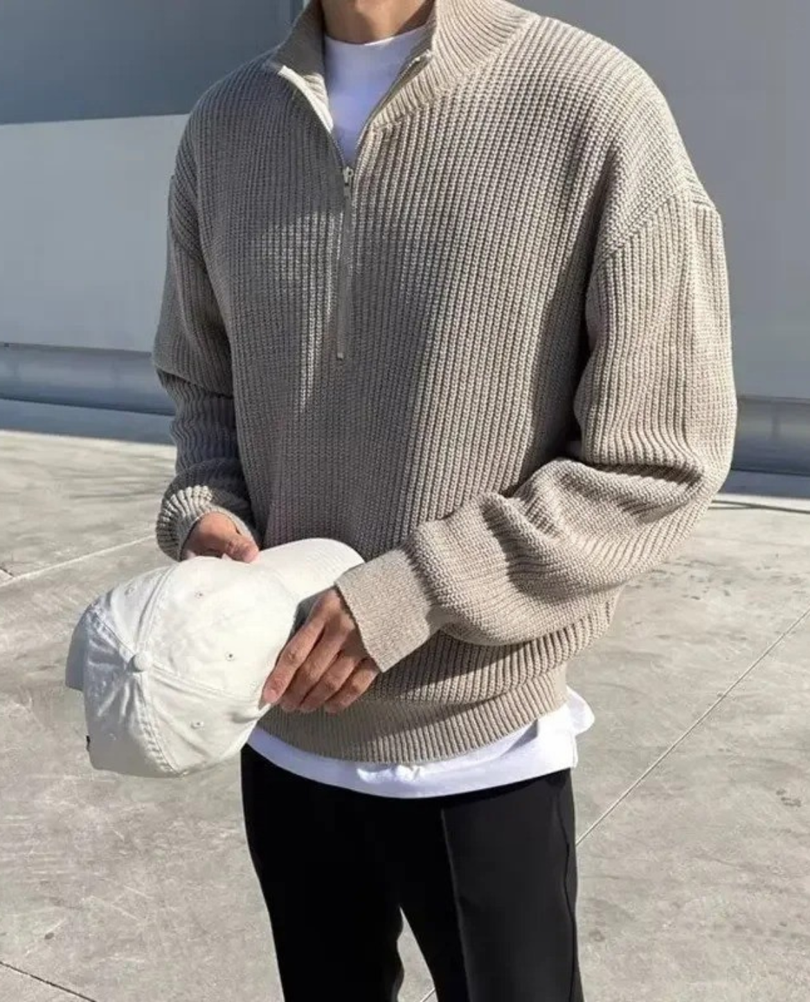 El suéter con cremallera y cuello alto Laruro