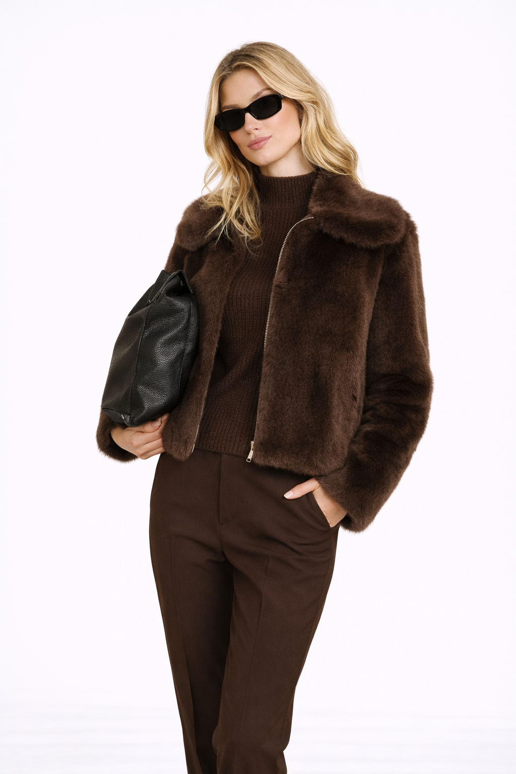Abrigo de piel sintética color chocolate de Shonna