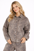 Chaqueta vaquera con estampado de leopardo