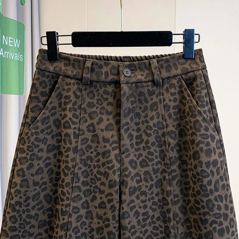 Pantalones de leopardo para mujer, de pierna ancha y gran tamaño y un estilo urbano